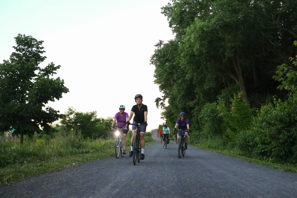 Collectif cycliste inclusif Les Fines Garnottes au départ d'une sortie de gravel urbaine à Montréal